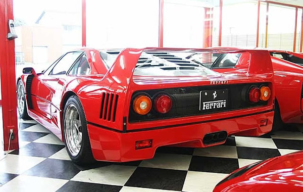 1990 フェラーリ F40 後方